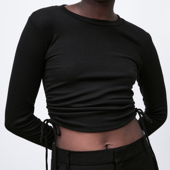 Spotted on Sophie: ZARA RIBBED TOP WITH GATHER DETAIL - Picture 4 of 13